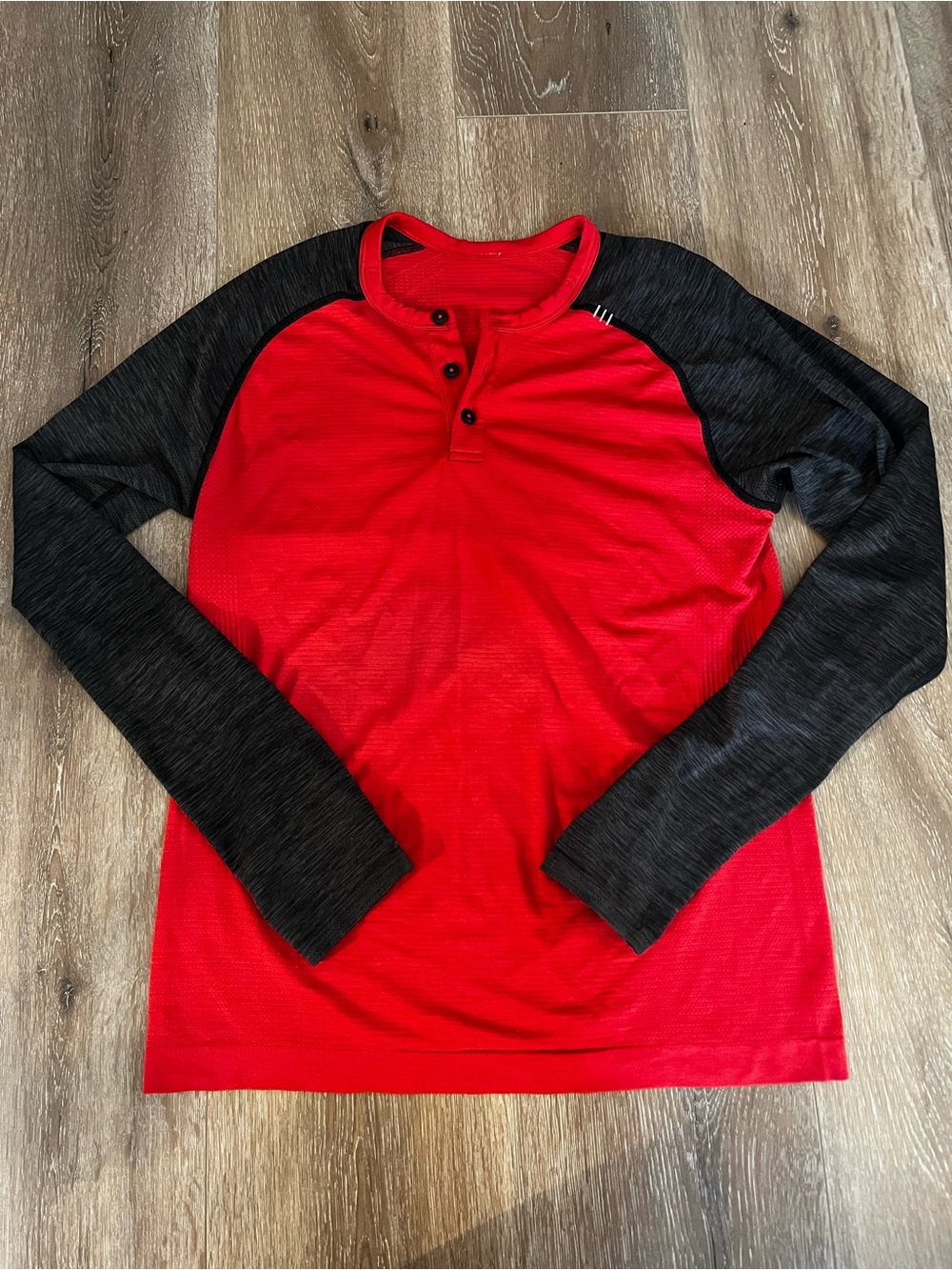LULULEMON Men’s Metal Vent Tech Long Sleeve Henley Red Black S